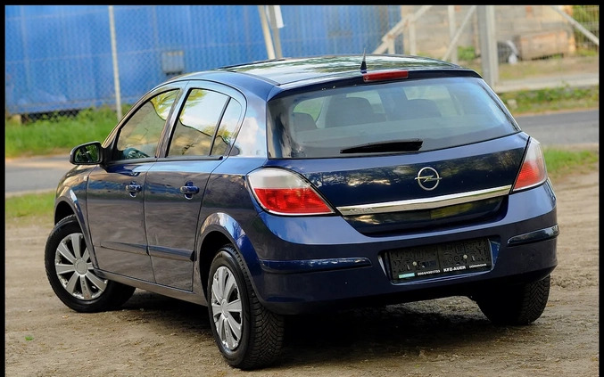Opel Astra cena 10800 przebieg: 229047, rok produkcji 2007 z Świdnica małe 254